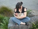 breastfeeding_in_park2