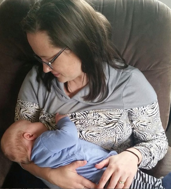 Breastfeeding Friendly Tops for Fall and Winter - Nicole Leilani Blog